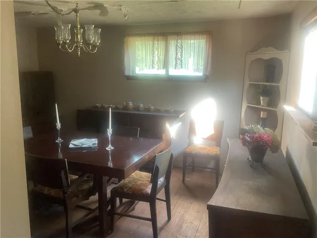 a view of a livingroom with furniture