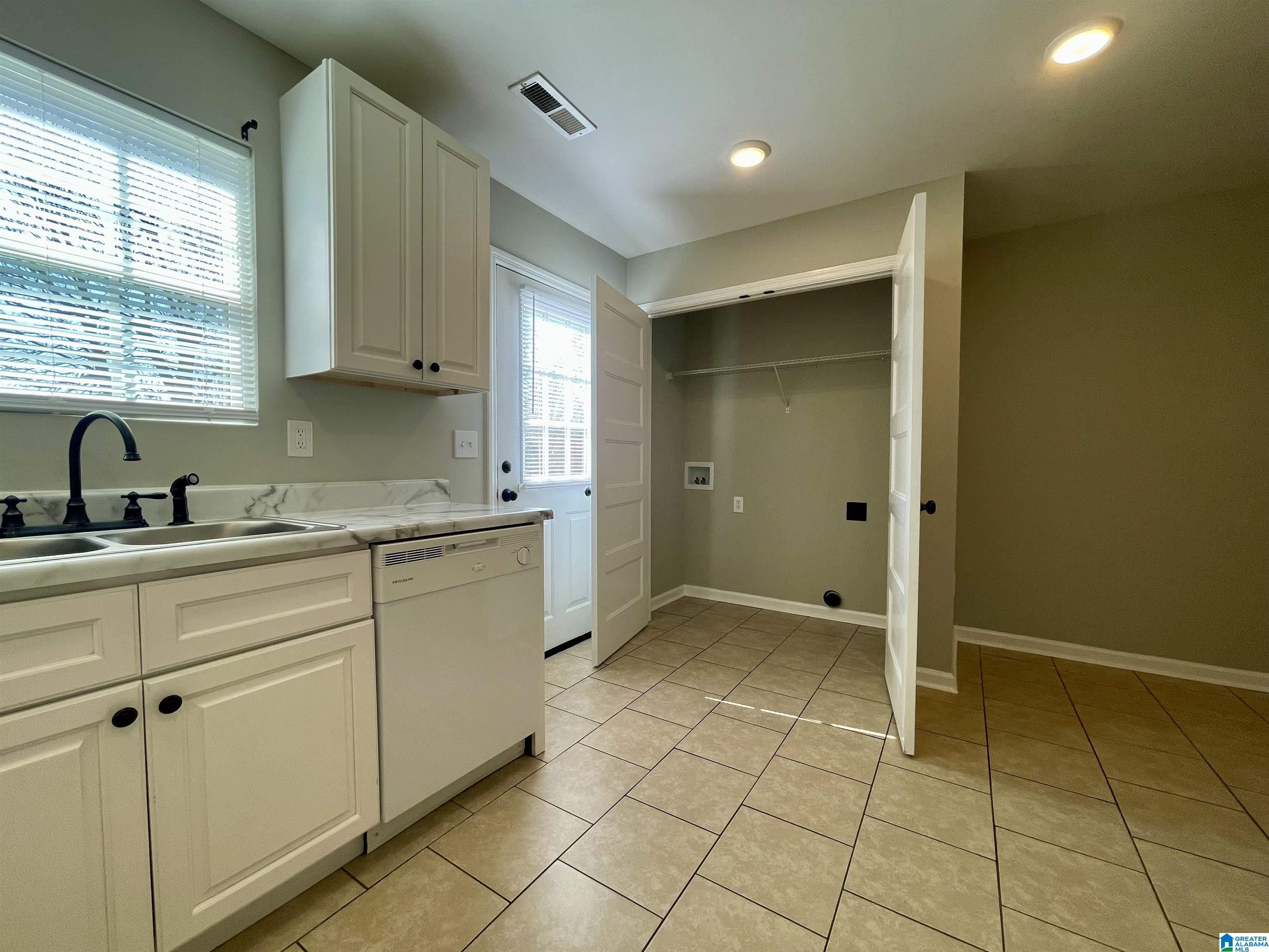1304 3rd Street Southeast Cullman, AL 35055 - Photo 3 of 19