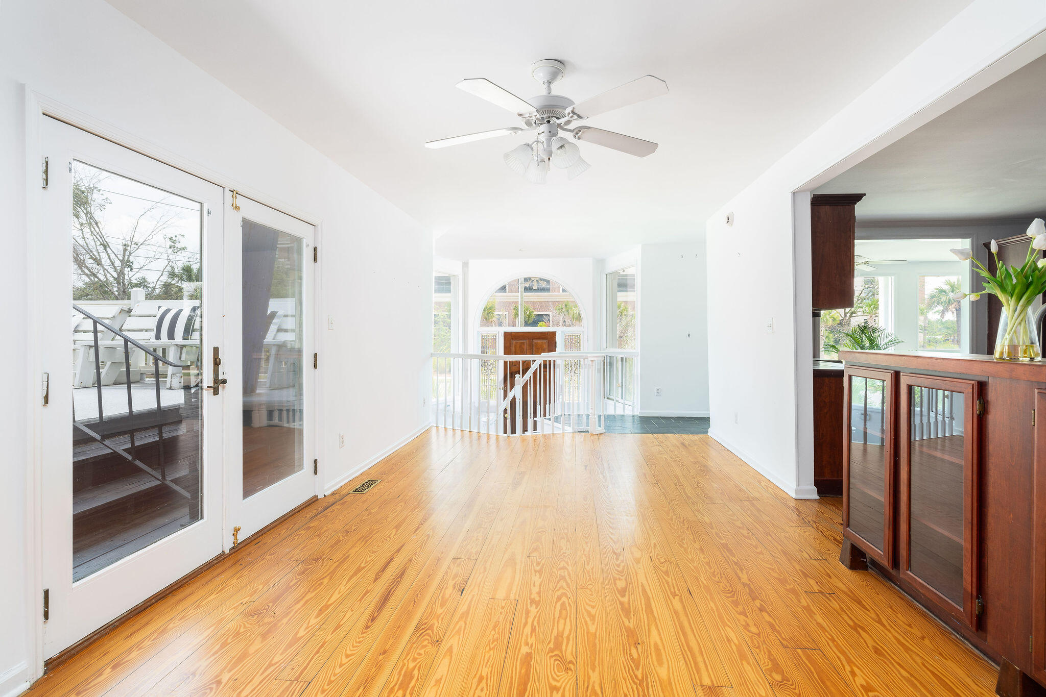 2 Canal Street Charleston, SC 29401 - Photo 16 of 35 Open Dining With Porch Access