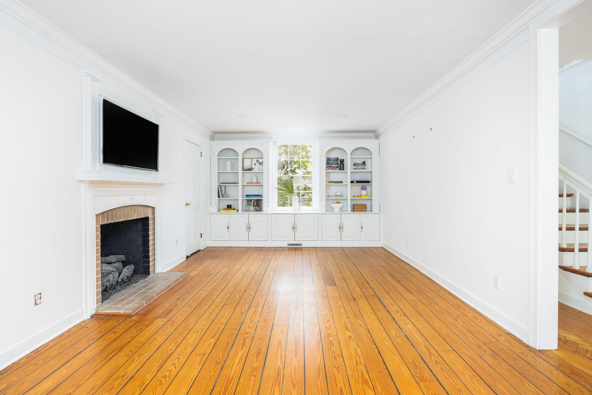 2 Canal Street Charleston, SC 29401 - Photo 10 of 35 Living Room