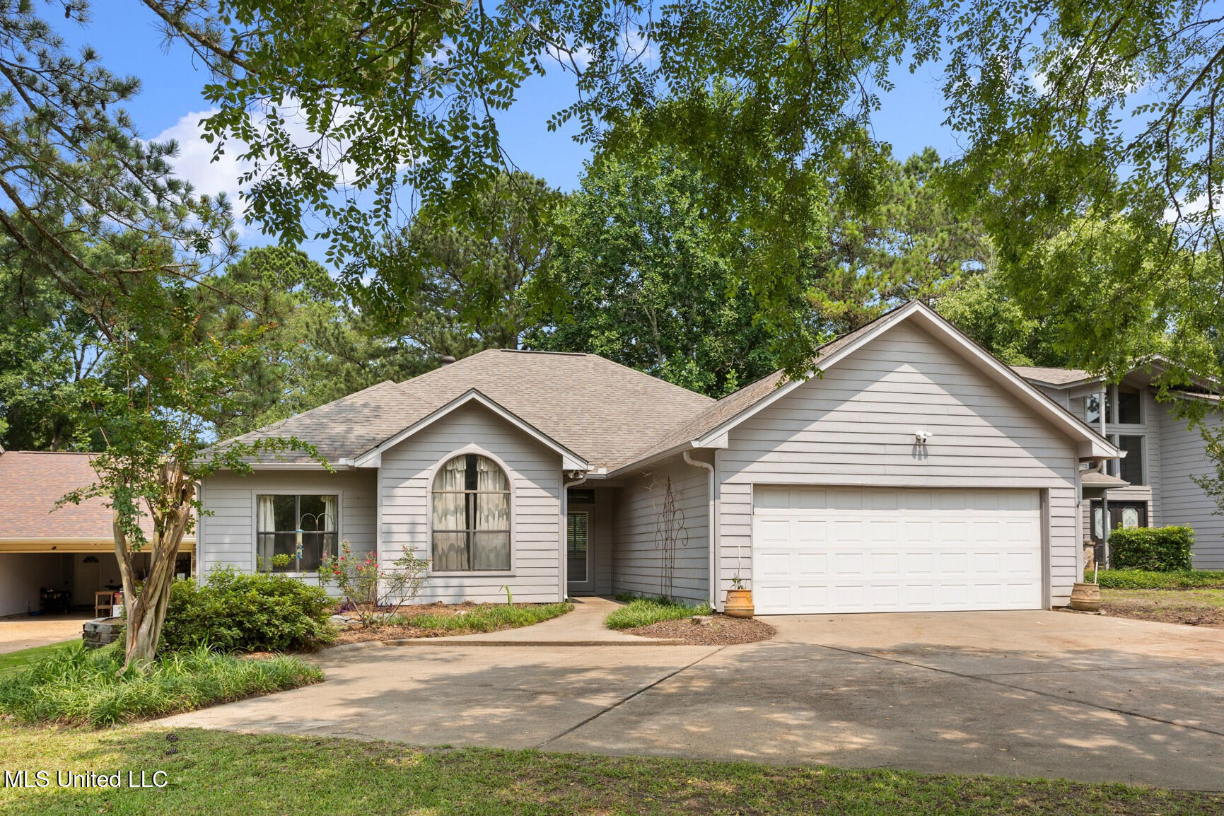 415 Spike Ridge Canton, MS 39046 - Photo 1 of 31 Front