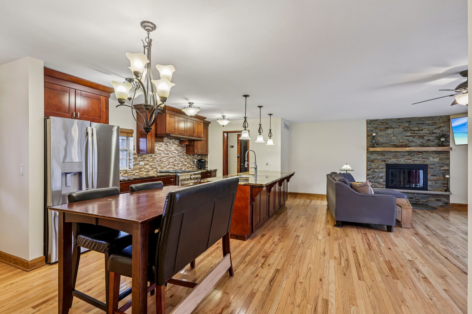 902 Arbor Court Wheaton, IL 60189 - Photo 6 of 41