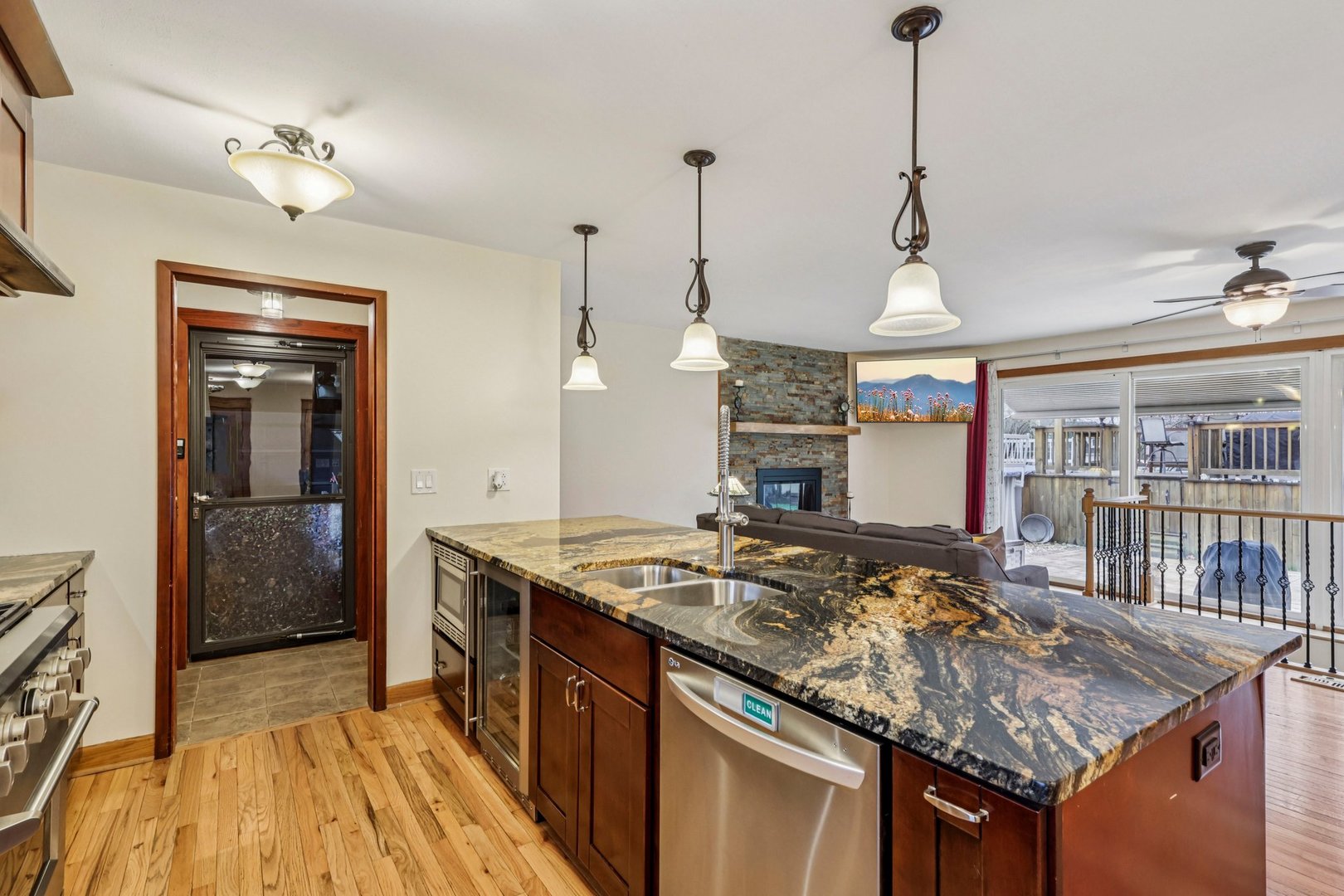 902 Arbor Court Wheaton, IL 60189 - Photo 10 of 41