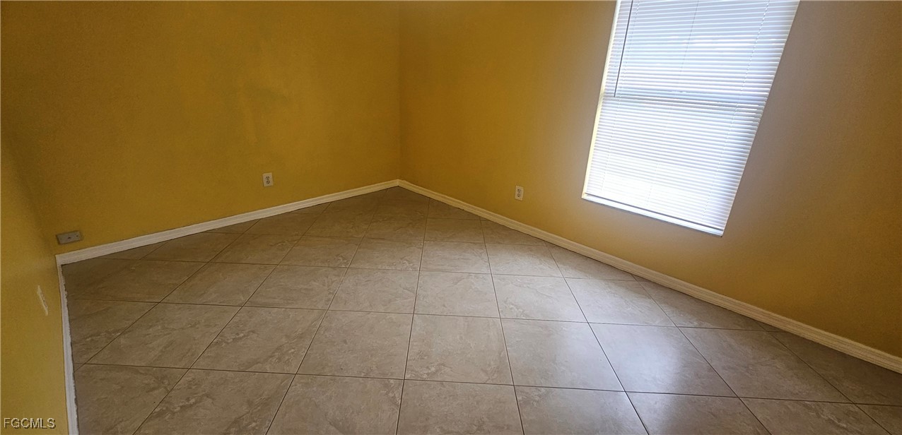 4722 30th Street Southwest Lehigh Acres, FL 33973 - Photo 9 of 12 a view of an empty room with a window