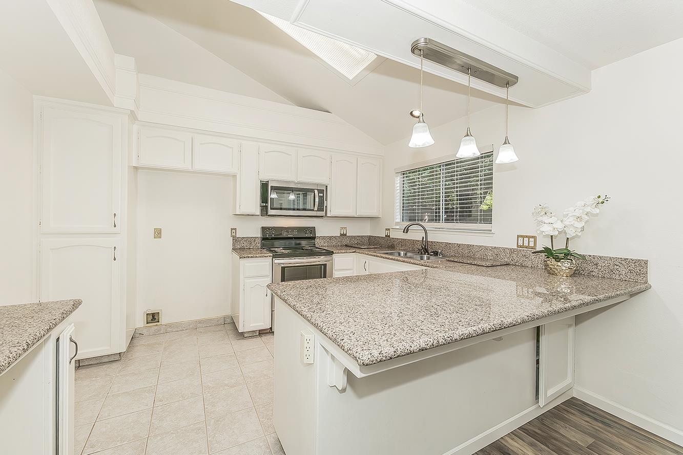 837 East Buckhill Road Fresno, CA 93720 - Photo 13 of 55 Kitchen