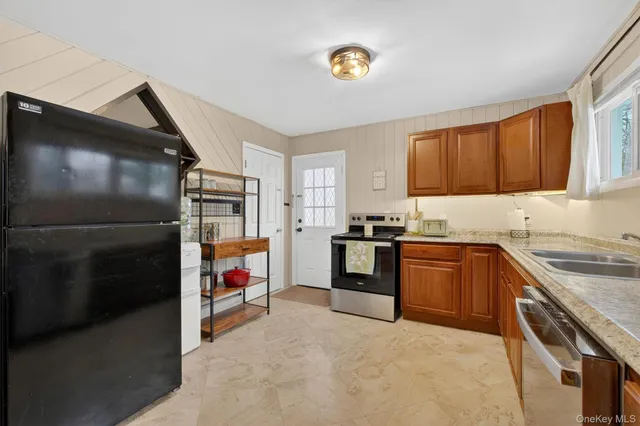 $345,000 | 44 Legion Road, Poughkeepsie, NY 12601