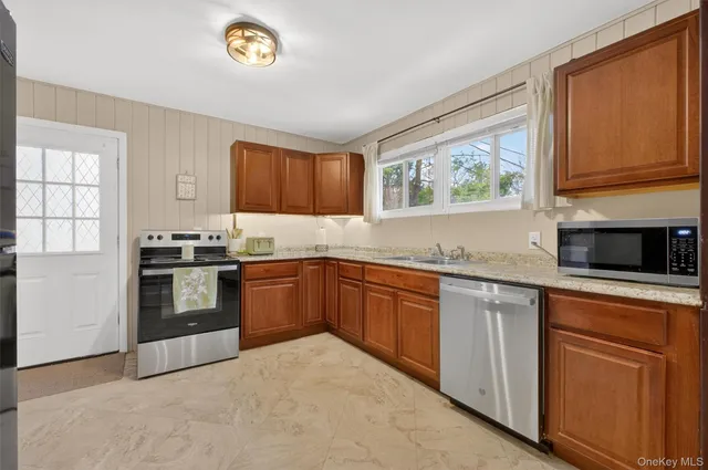 $345,000 | 44 Legion Road, Poughkeepsie, NY 12601