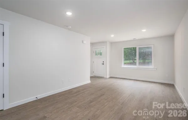 $1,675 | 420 17th Street Northwest, Hickory, NC 28601