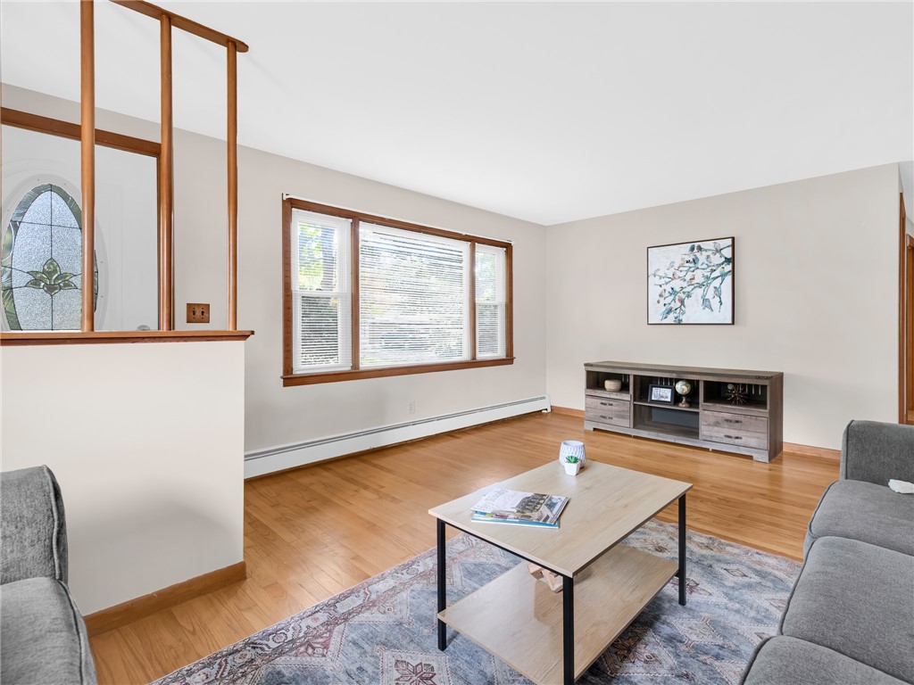 133 Inman Avenue Warwick, RI 02886 - Photo 7 of 31 Living room