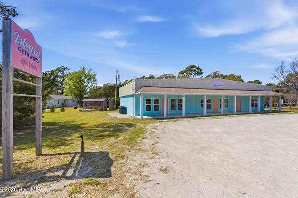 $750,000 | 360 Island Road, Harkers Island, NC 28531