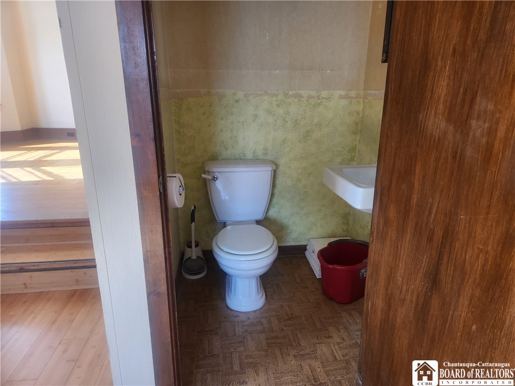 20 Parkway Hanover, NY 14136 - Photo 7 of 34