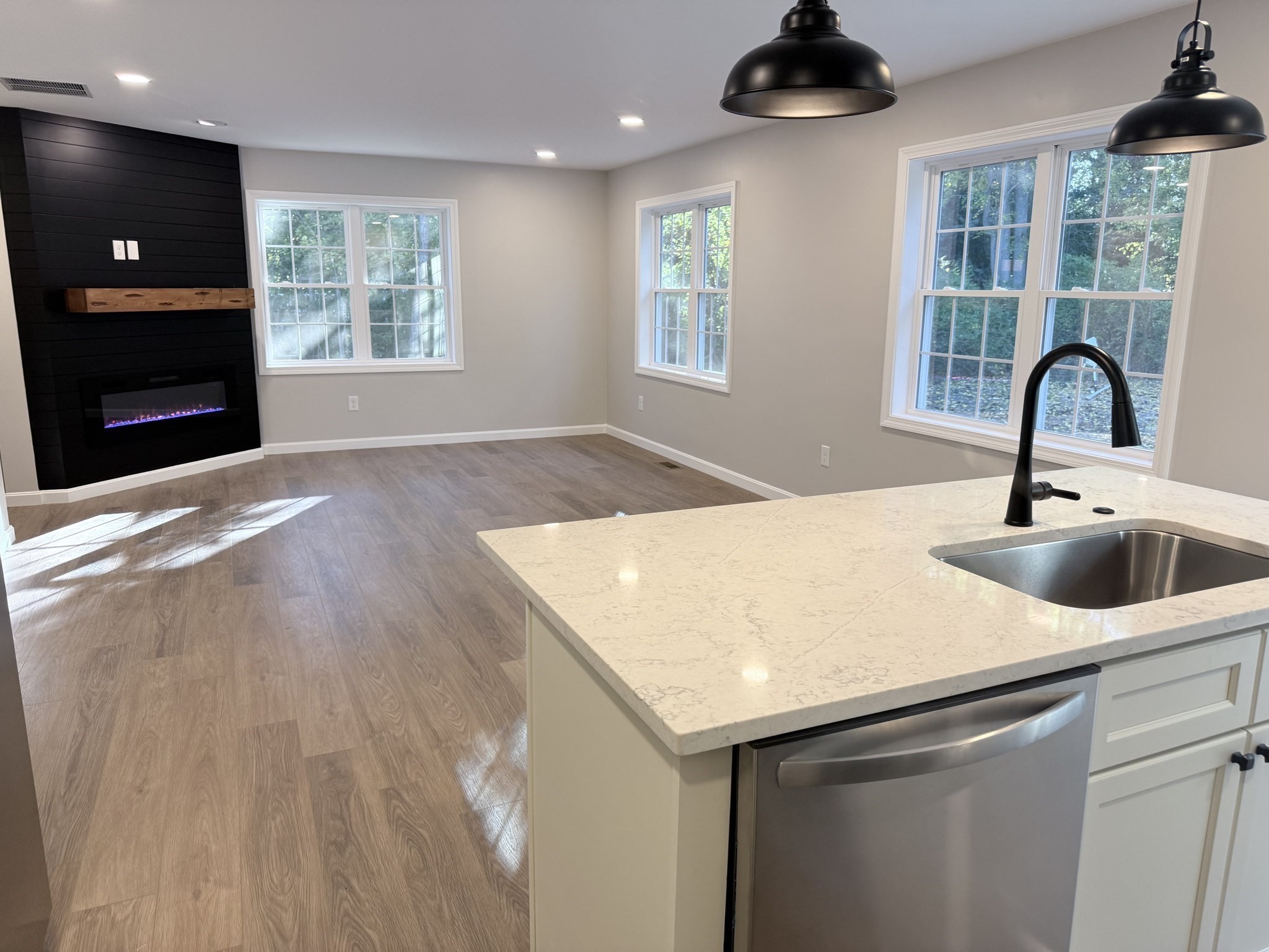 93 Rockland Road, Unit 1 Auburn, MA 01501 - Photo 4 of 12 Gallery Image 4