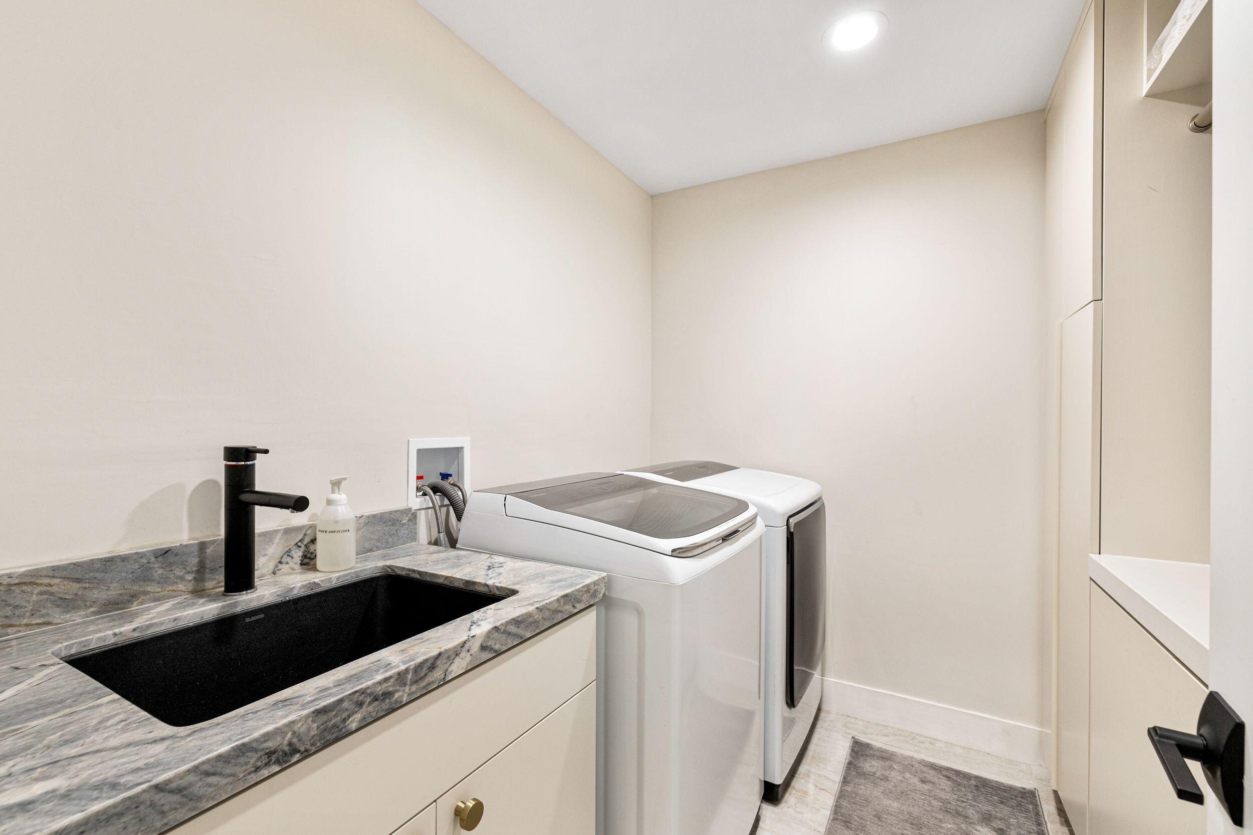45655 Apache Road Indian Wells, CA 92210 - Photo 27 of 31 28. Laundry Room