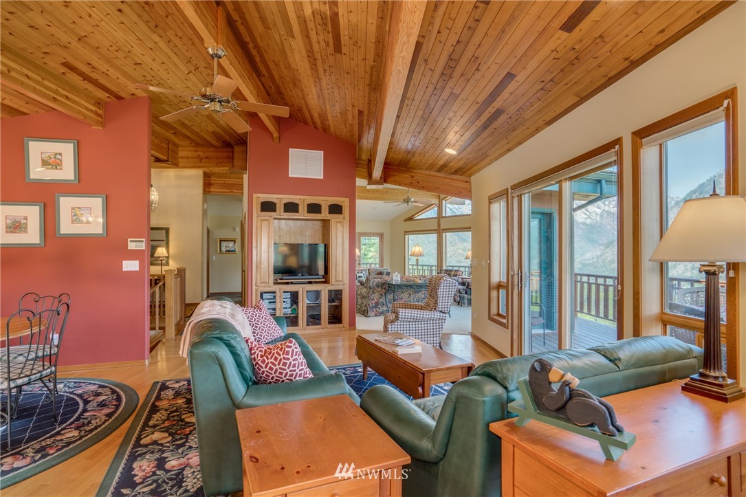 1484 Dempsey Road Leavenworth, WA 98826 - Photo 6 of 40 Gallery Image 6