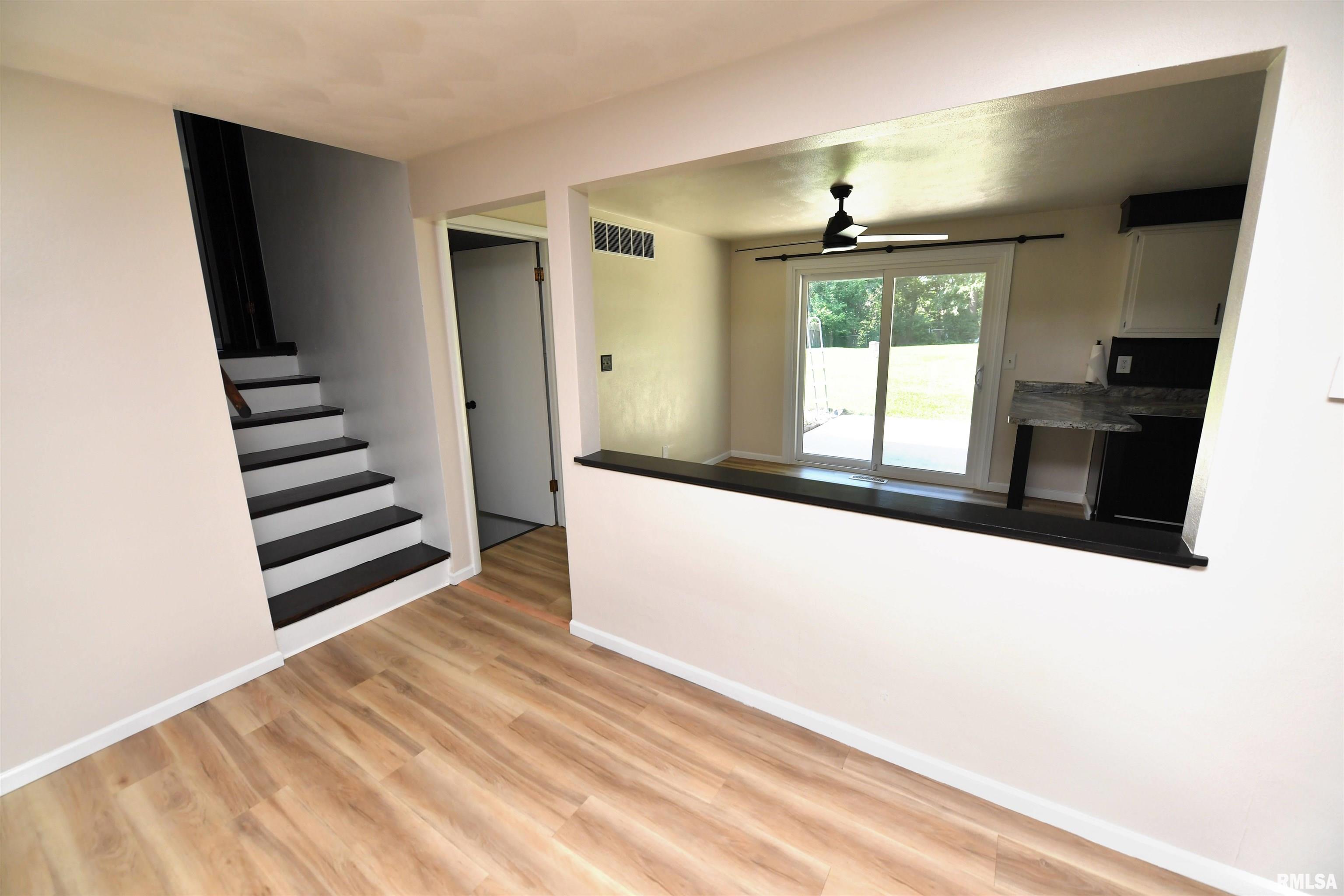 1614 Springfield Road East Peoria, IL 61611 - Photo 8 of 67 Gallery Image 8