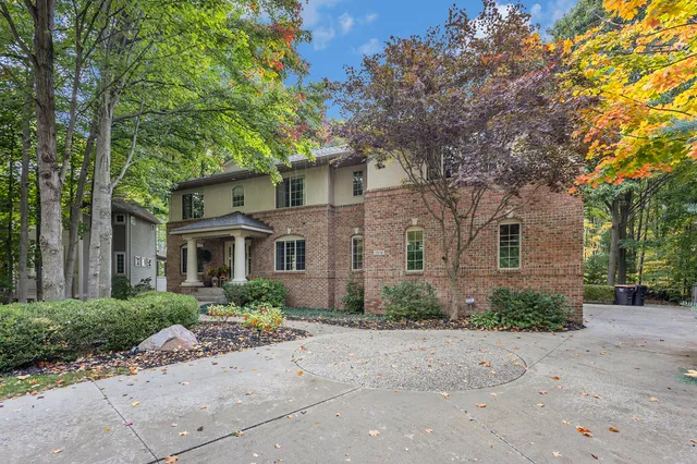 $799,900 | 2978 Creek Edge Court, Holland, MI 49424