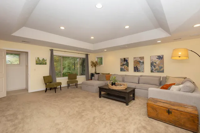 $799,900 | 2978 Creek Edge Court, Holland, MI 49424