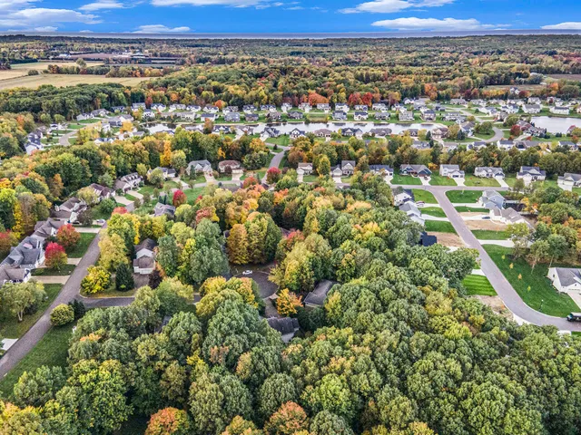 $799,900 | 2978 Creek Edge Court, Holland, MI 49424