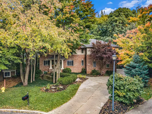 $799,900 | 2978 Creek Edge Court, Holland, MI 49424