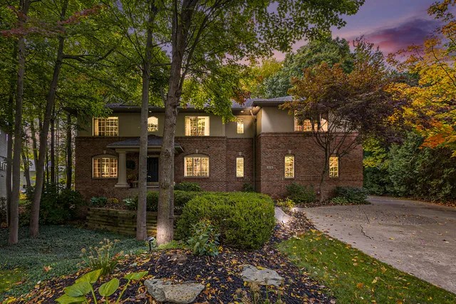 $799,900 | 2978 Creek Edge Court, Holland, MI 49424