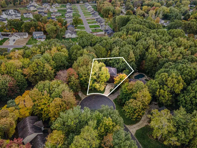 $799,900 | 2978 Creek Edge Court, Holland, MI 49424