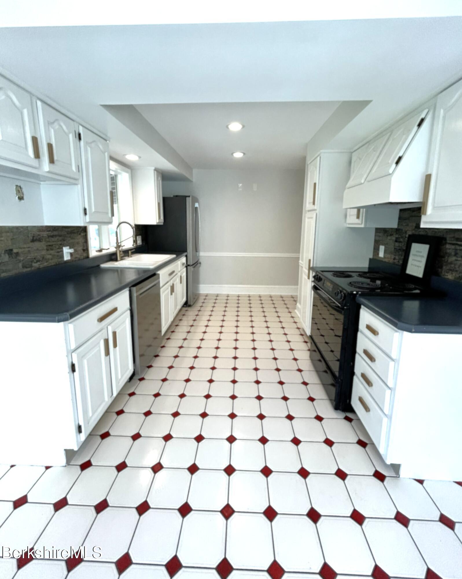68 Ridge Avenue Pittsfield, MA 01201 - Photo 25 of 56 IMG_0052