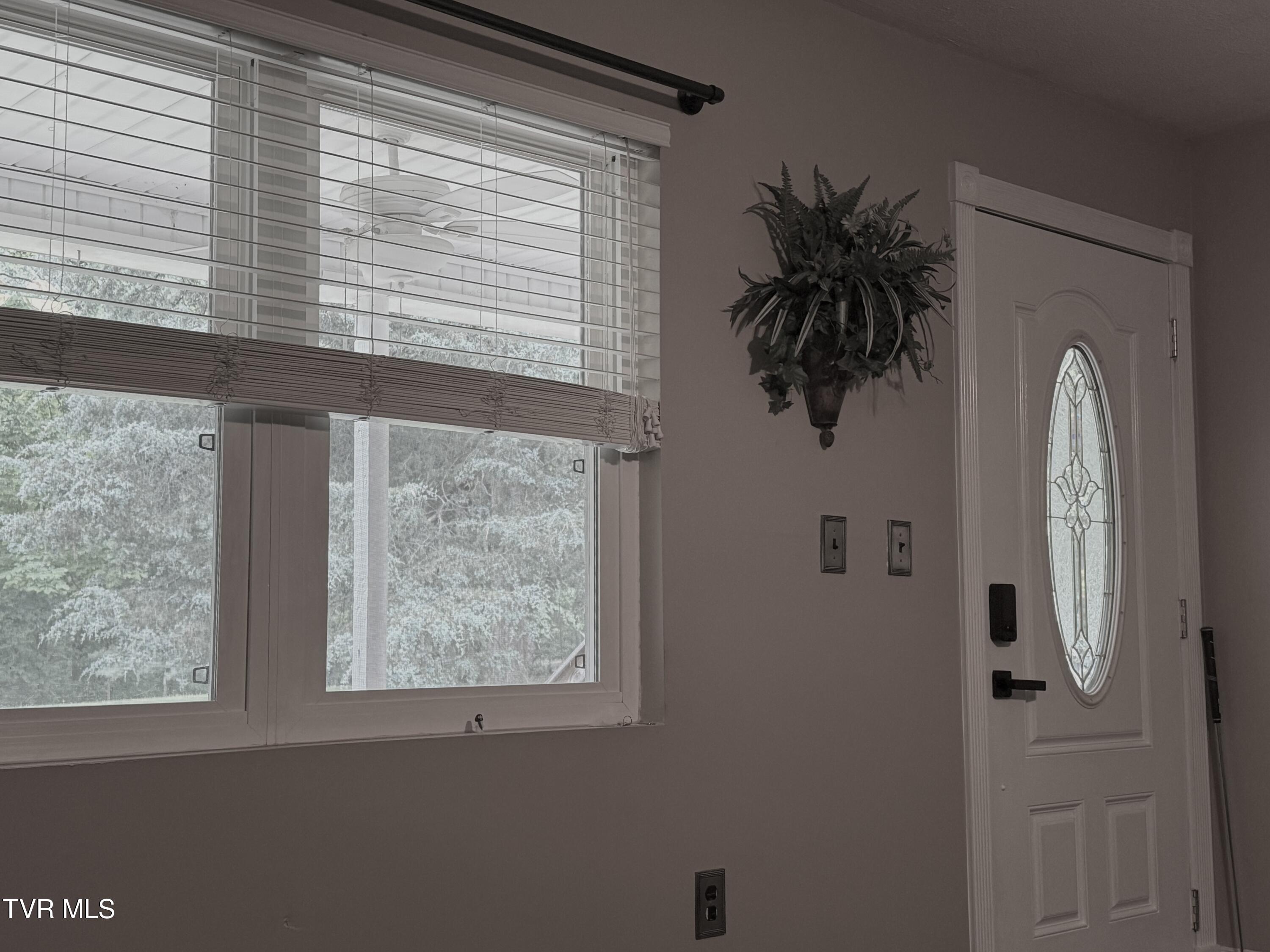 1320 Brady Road Newport, TN 37821 - Photo 12 of 58 Living Room (1)