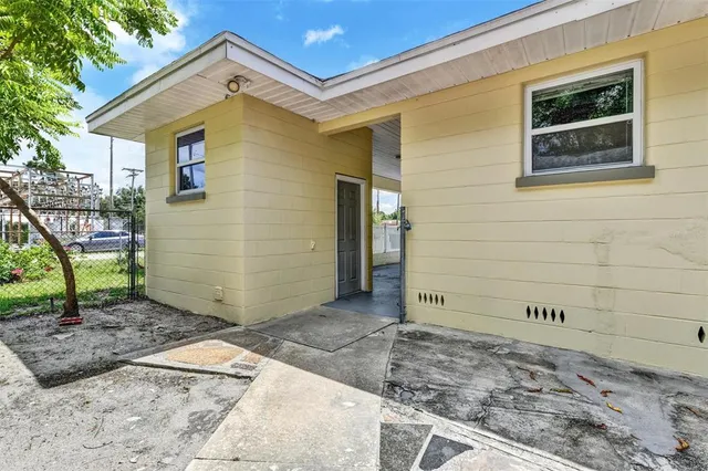 $3,000 | 3208 North Avenida Republica De Cuba, Tampa, FL 33605