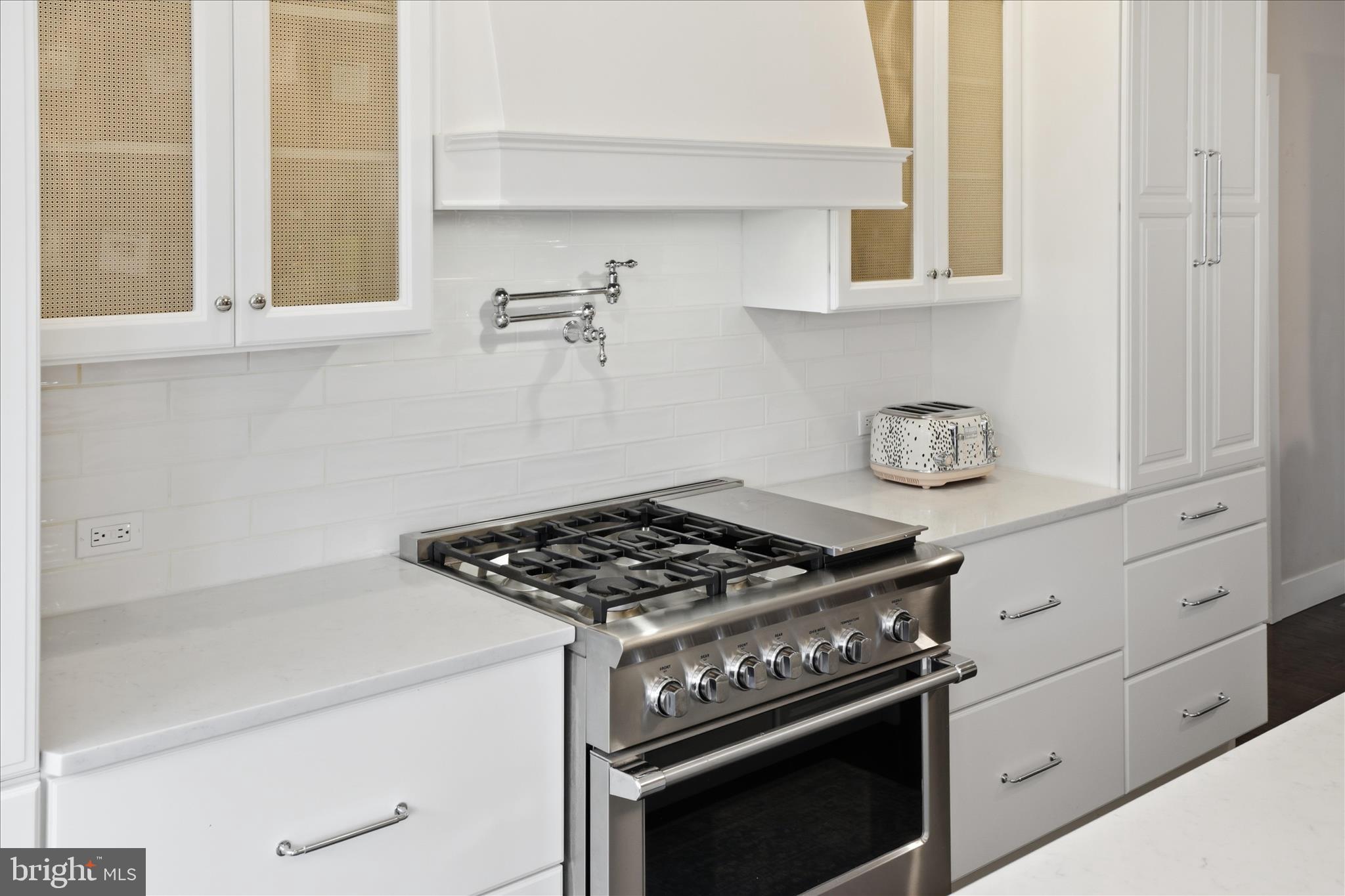 339 Bowyer Lane Lititz, PA 17543 - Photo 15 of 41 Kitchen-Fisher Paykel Gas Stove