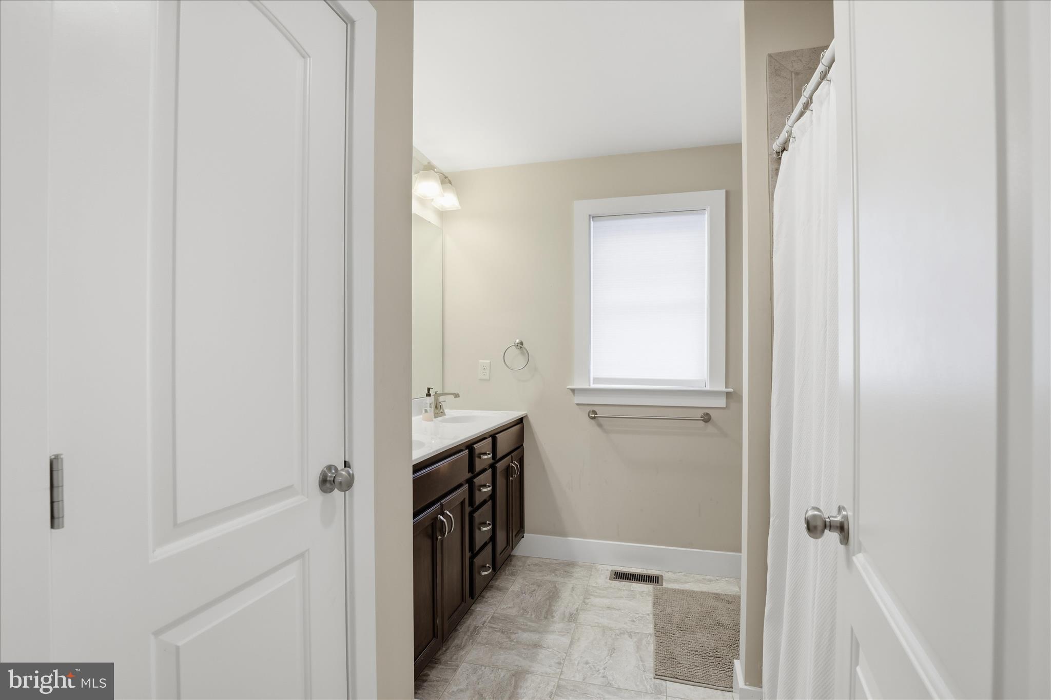 339 Bowyer Lane Lititz, PA 17543 - Photo 21 of 41 Primary Bath