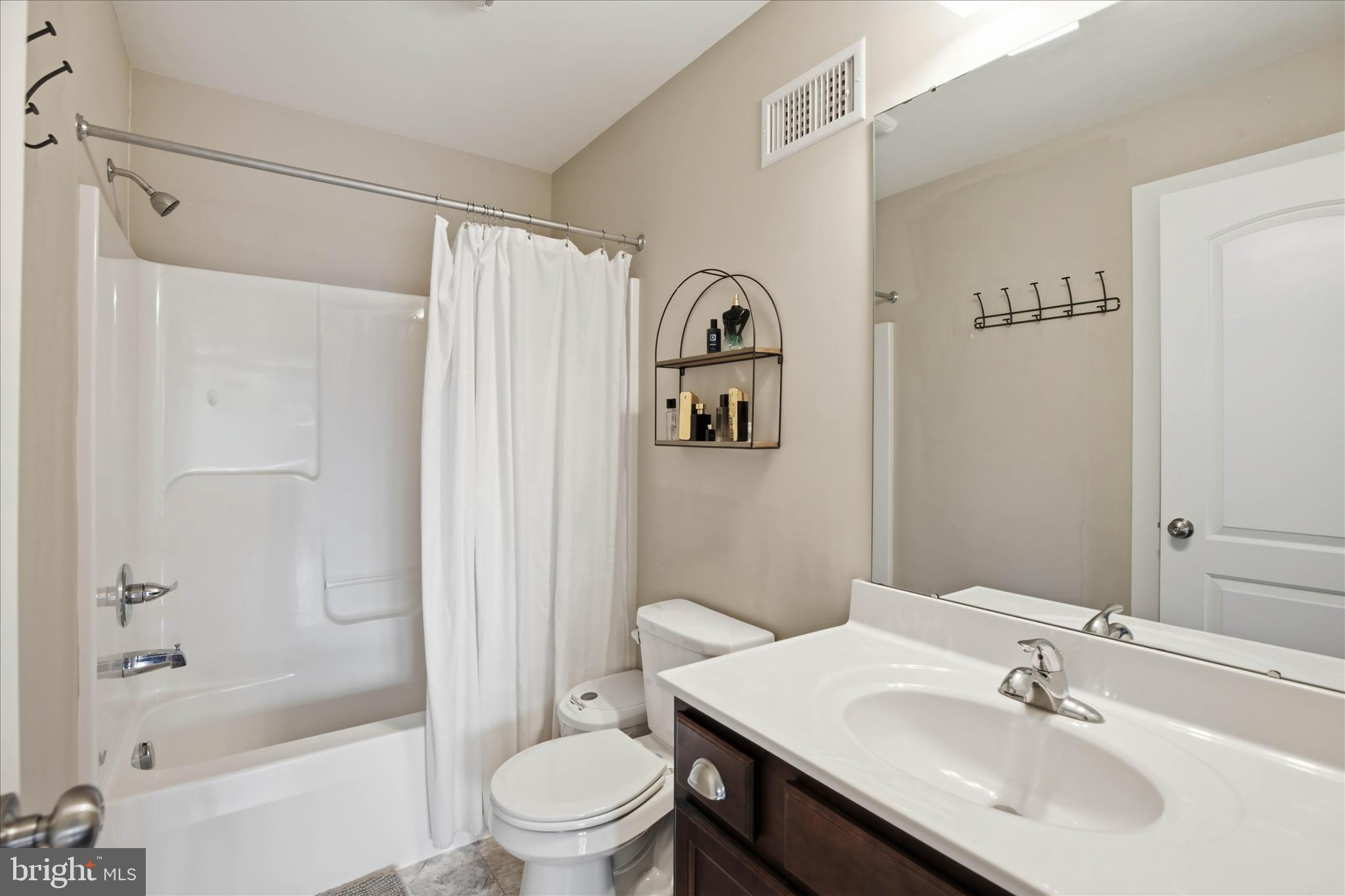 339 Bowyer Lane Lititz, PA 17543 - Photo 29 of 41 2nd Floor Full Bath