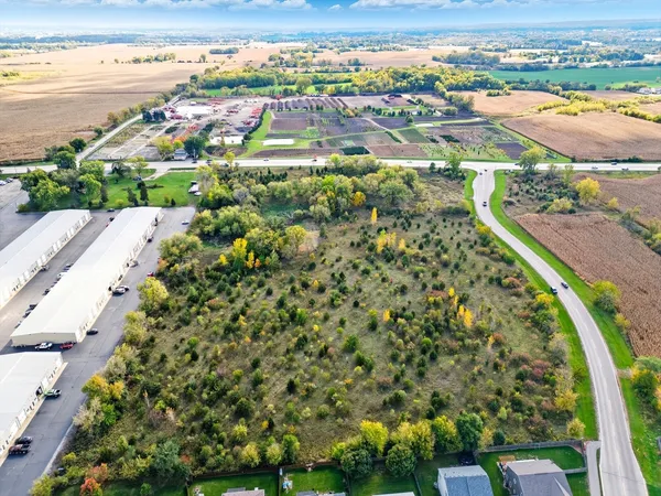 $950,000 | 28200 Highway 120, Lakemoor, IL 60051