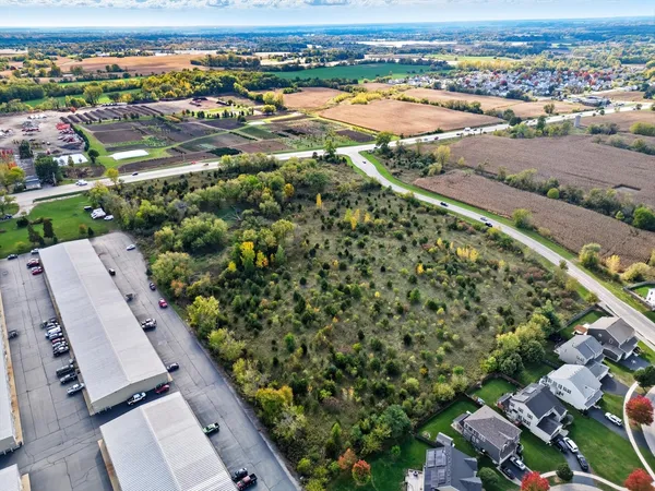 $950,000 | 28200 Highway 120, Lakemoor, IL 60051