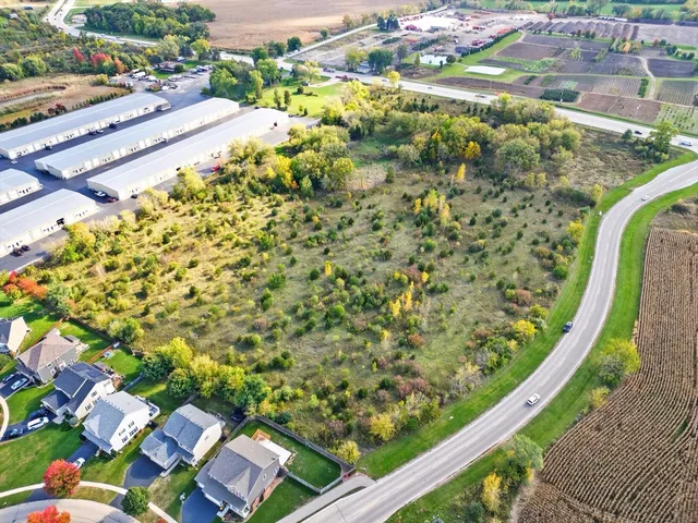 $950,000 | 28200 Highway 120, Lakemoor, IL 60051