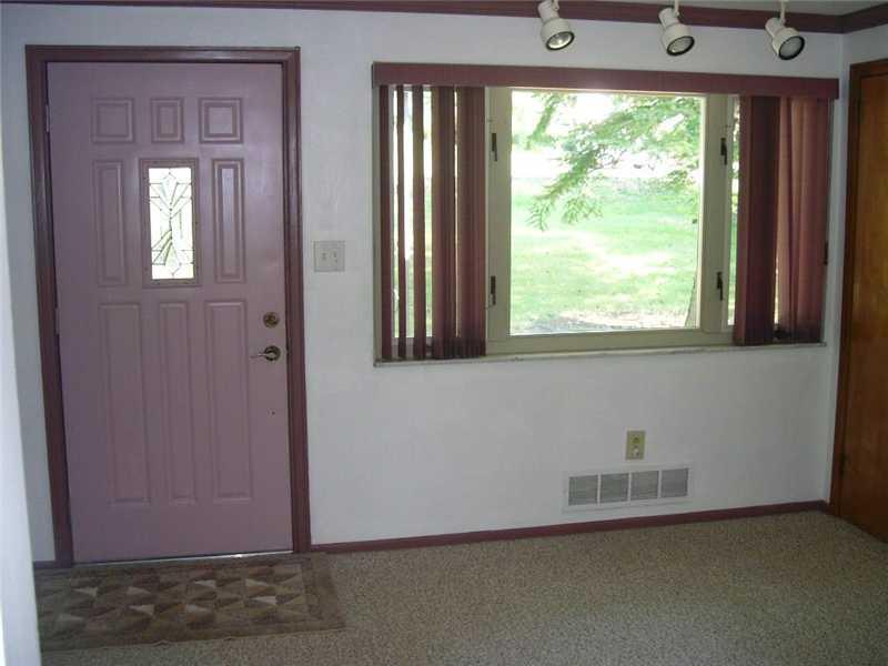3828 Anderson Road Gibsonia, PA 15044 - Photo 12 of 15 Living Room.