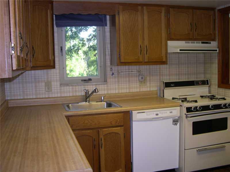 3828 Anderson Road Gibsonia, PA 15044 - Photo 9 of 15 Kitchen.