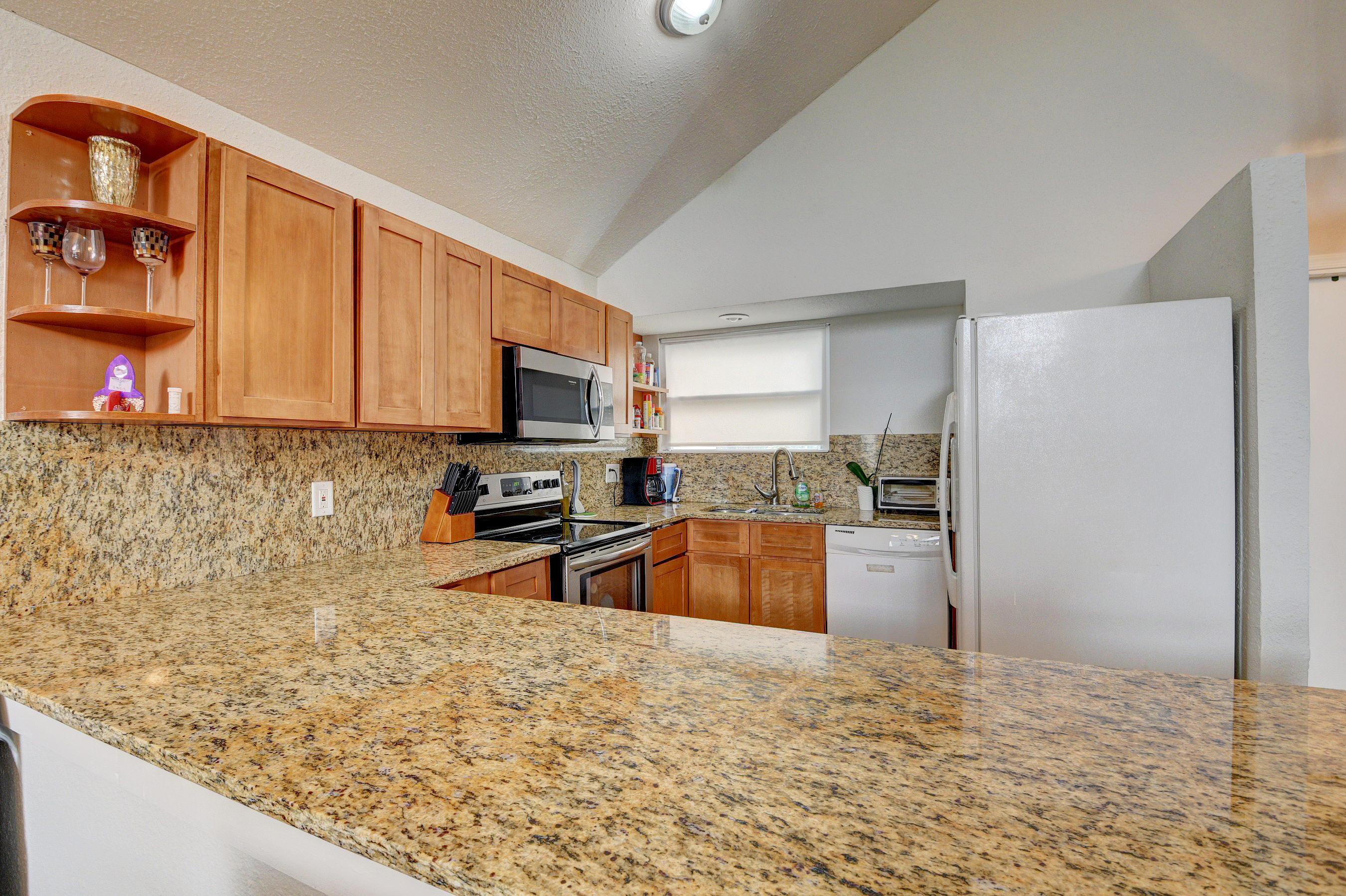 1698 Northwest 13th Street, Unit 3 Boca Raton, FL 33486 - Photo 10 of 33 17_dsc_3241_2_3_4_5