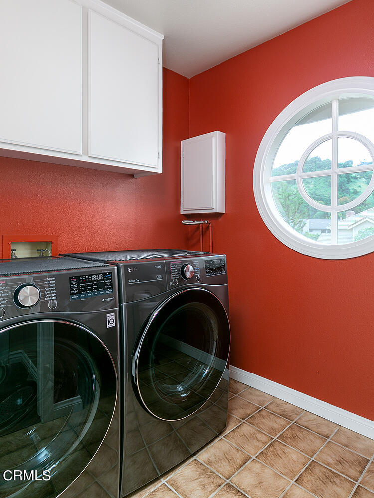 1429 Rutherford Drive Pasadena, CA 91103 - Photo 17 of 34 a utility room with dryer and washer