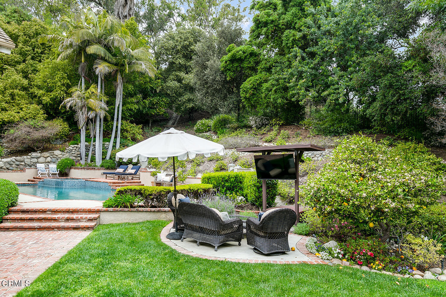 1429 Rutherford Drive Pasadena, CA 91103 - Photo 28 of 34 a garden view with a seating space