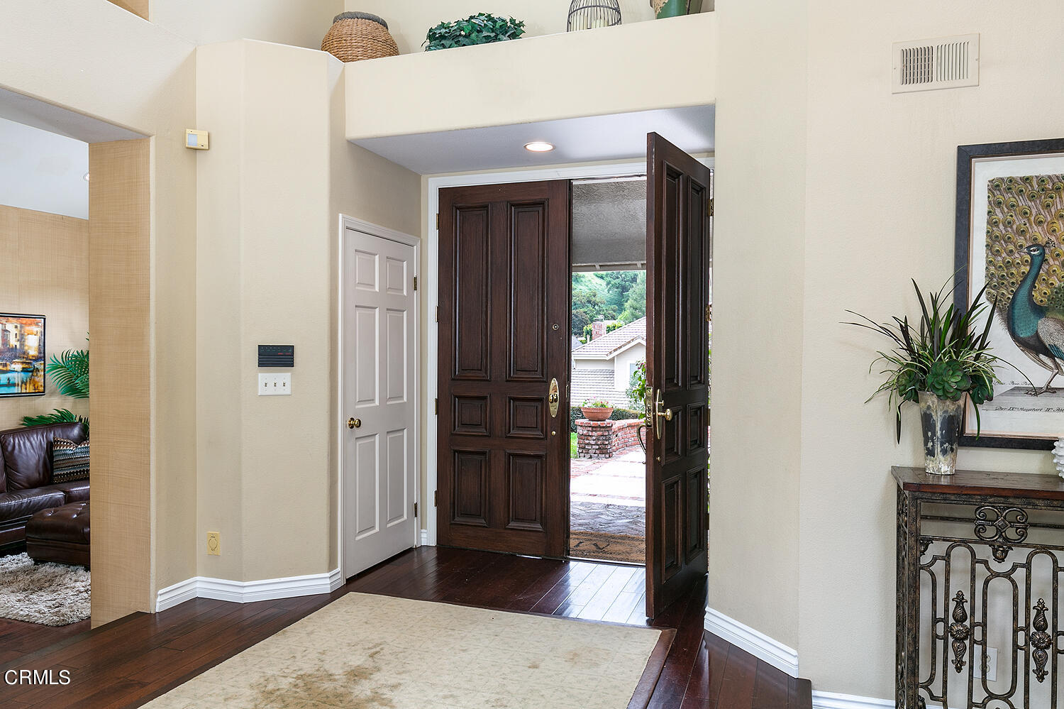 1429 Rutherford Drive Pasadena, CA 91103 - Photo 3 of 34 a bedroom with a bed and a potted plant