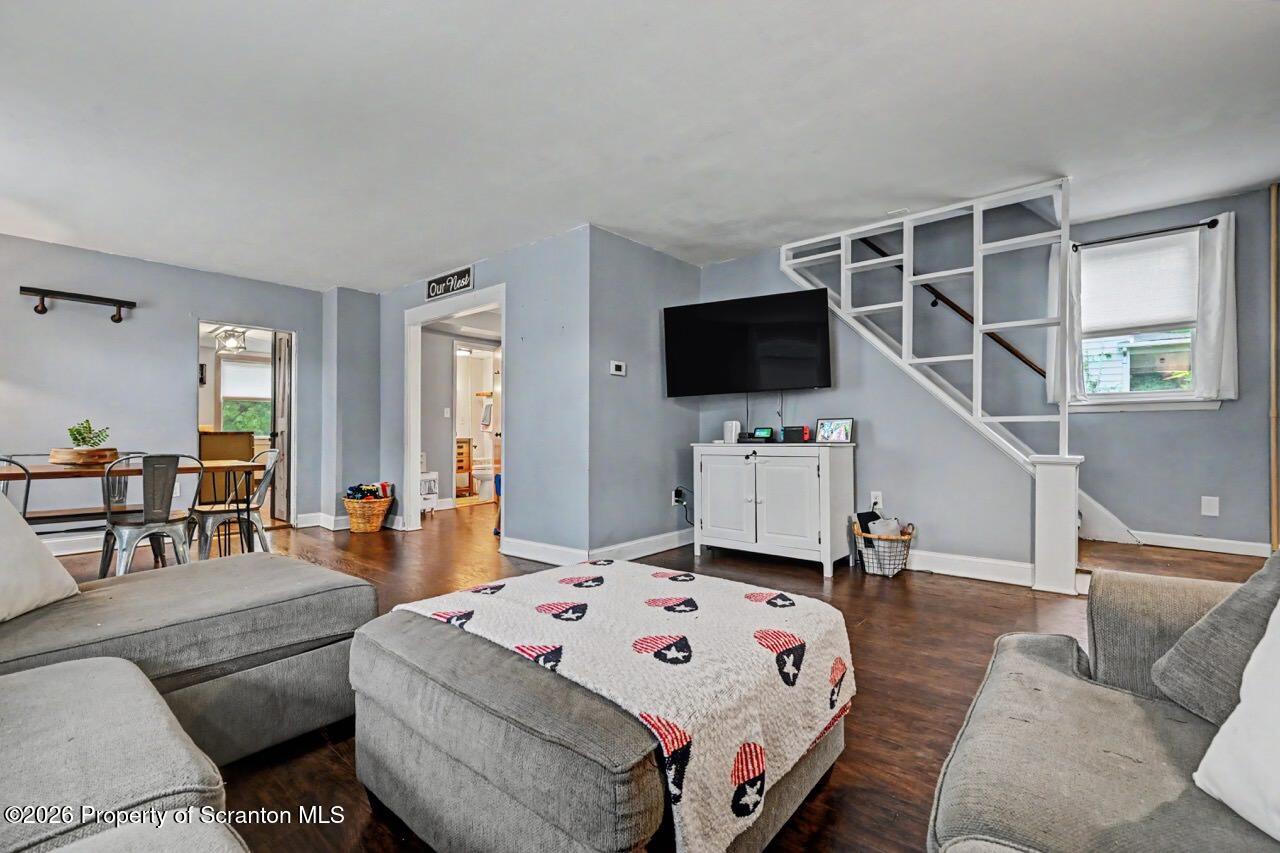 311 Knapp Road Clarks Summit, PA 18411 - Photo 9 of 58 Living Room