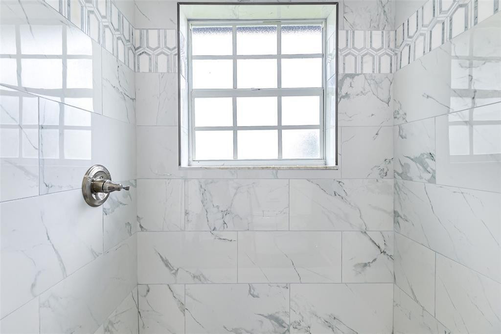 22500 Labrador Street Boca Raton, FL 33428 - Photo 21 of 27 a bathroom with a bathtub