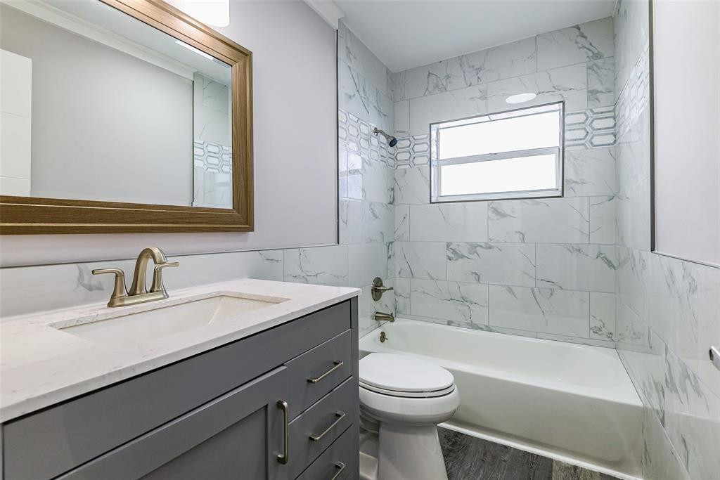 22500 Labrador Street Boca Raton, FL 33428 - Photo 25 of 27 a bathroom with a sink a toilet and bathtub