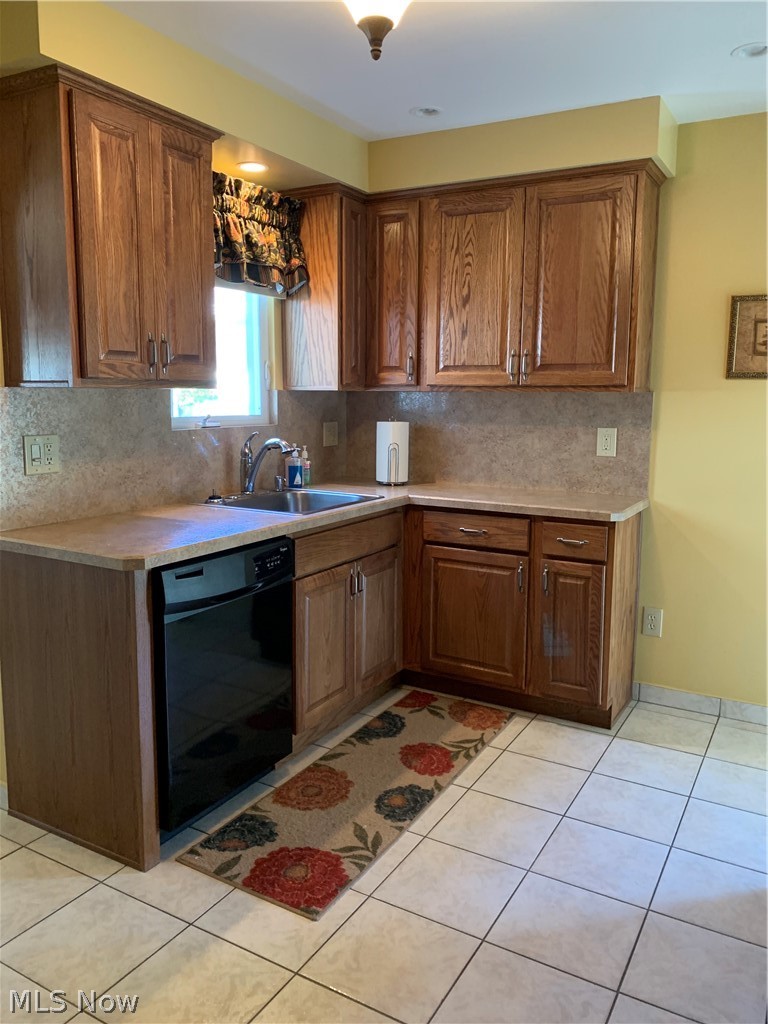1222 Lander Road Cleveland, OH 44124 - Photo 6 of 29
