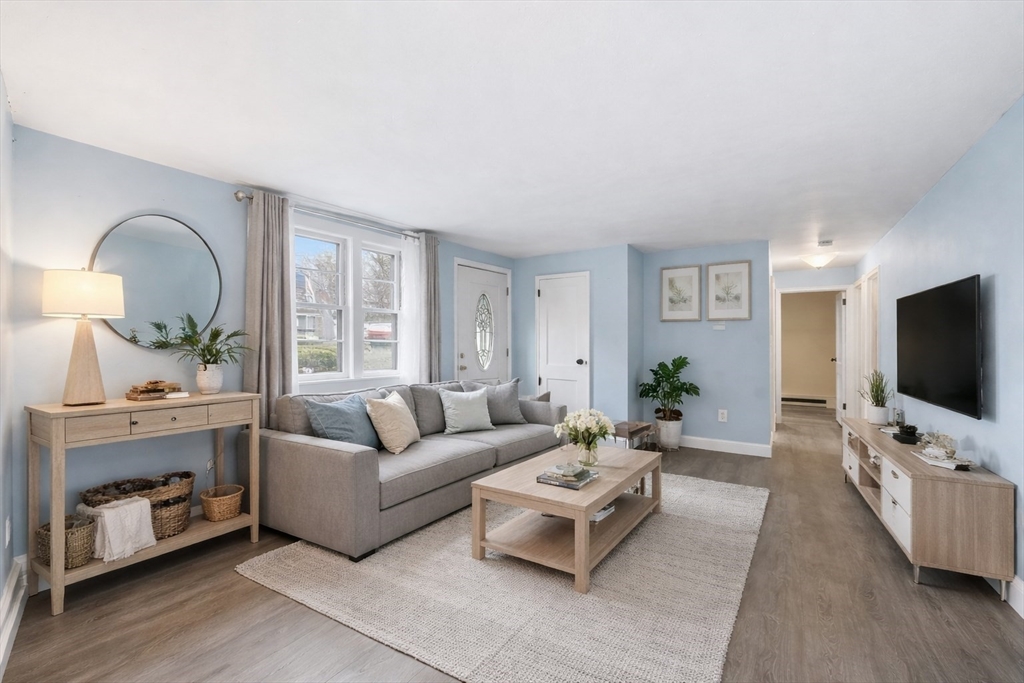 37 Lindsay Road Billerica, MA 01821 - Photo 2 of 41