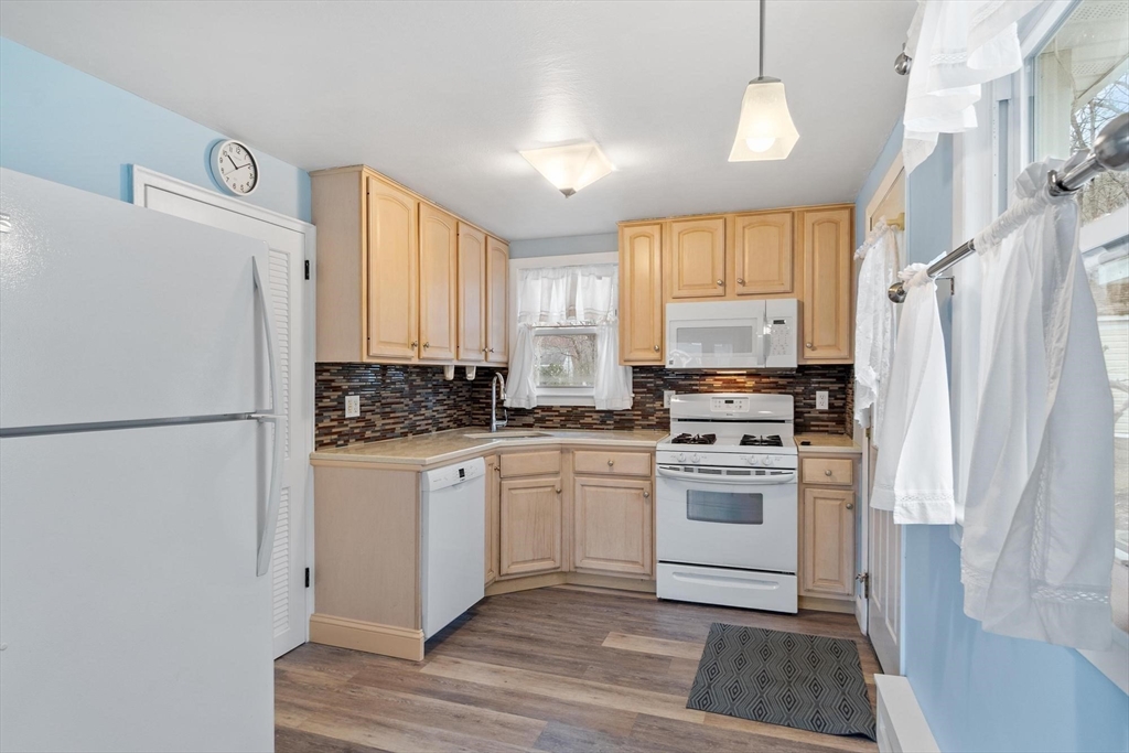 37 Lindsay Road Billerica, MA 01821 - Photo 24 of 41