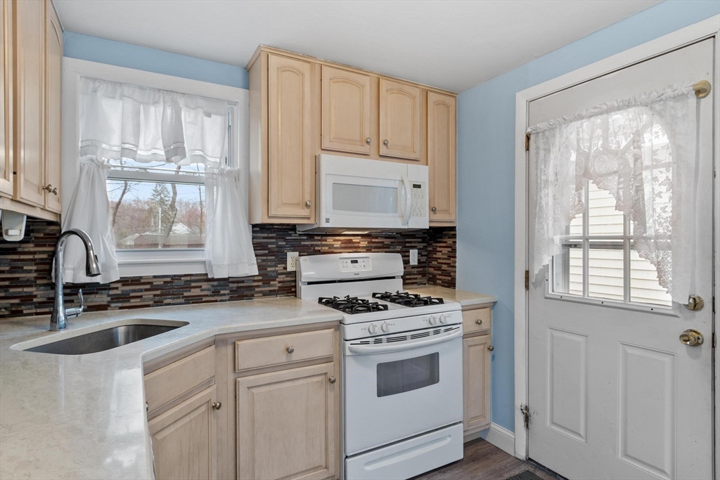 37 Lindsay Road Billerica, MA 01821 - Photo 27 of 41