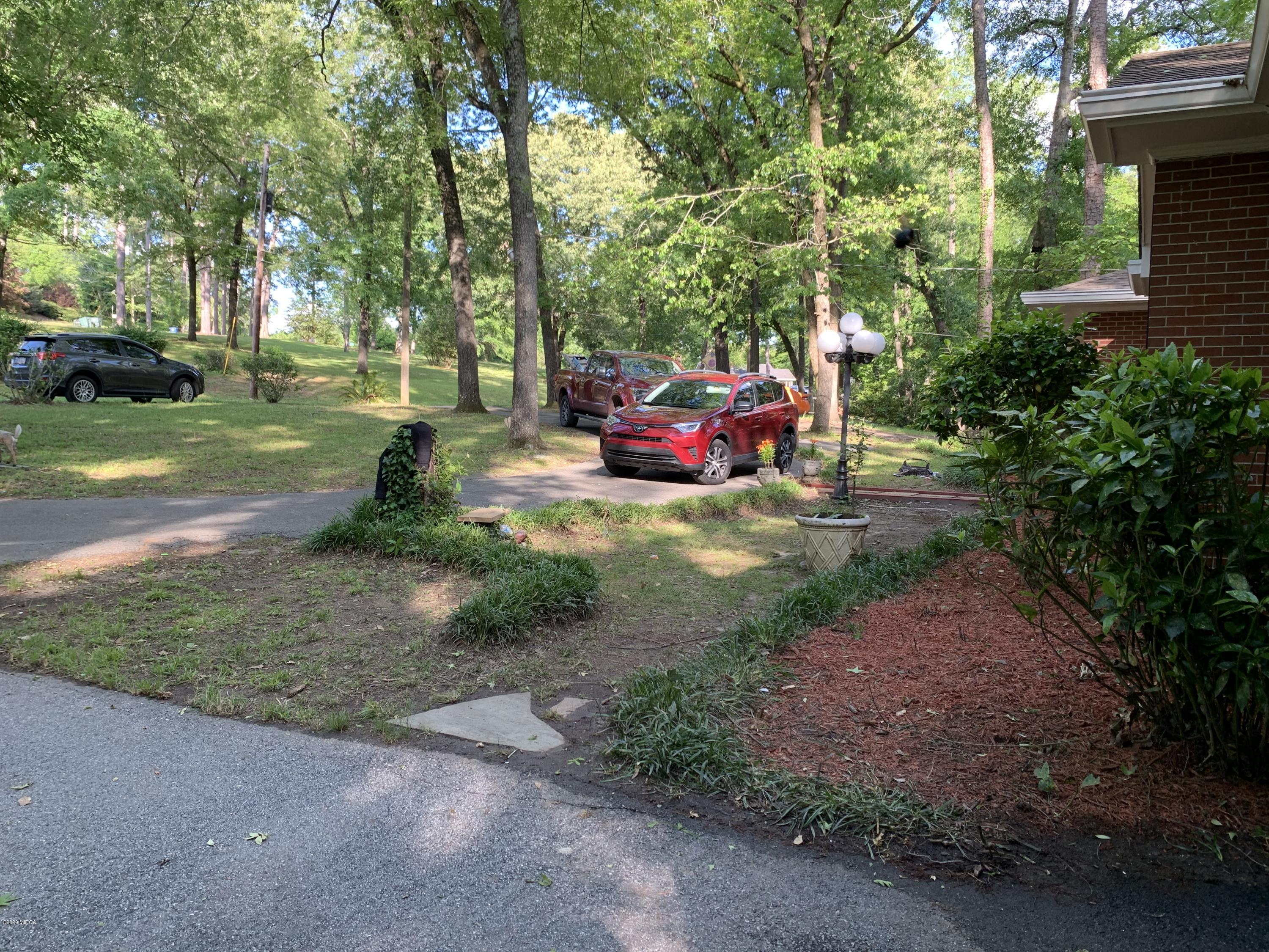 1330 Briarcliff Road Macon, GA 31211 - Photo 11 of 47 Briarcliff big front yard