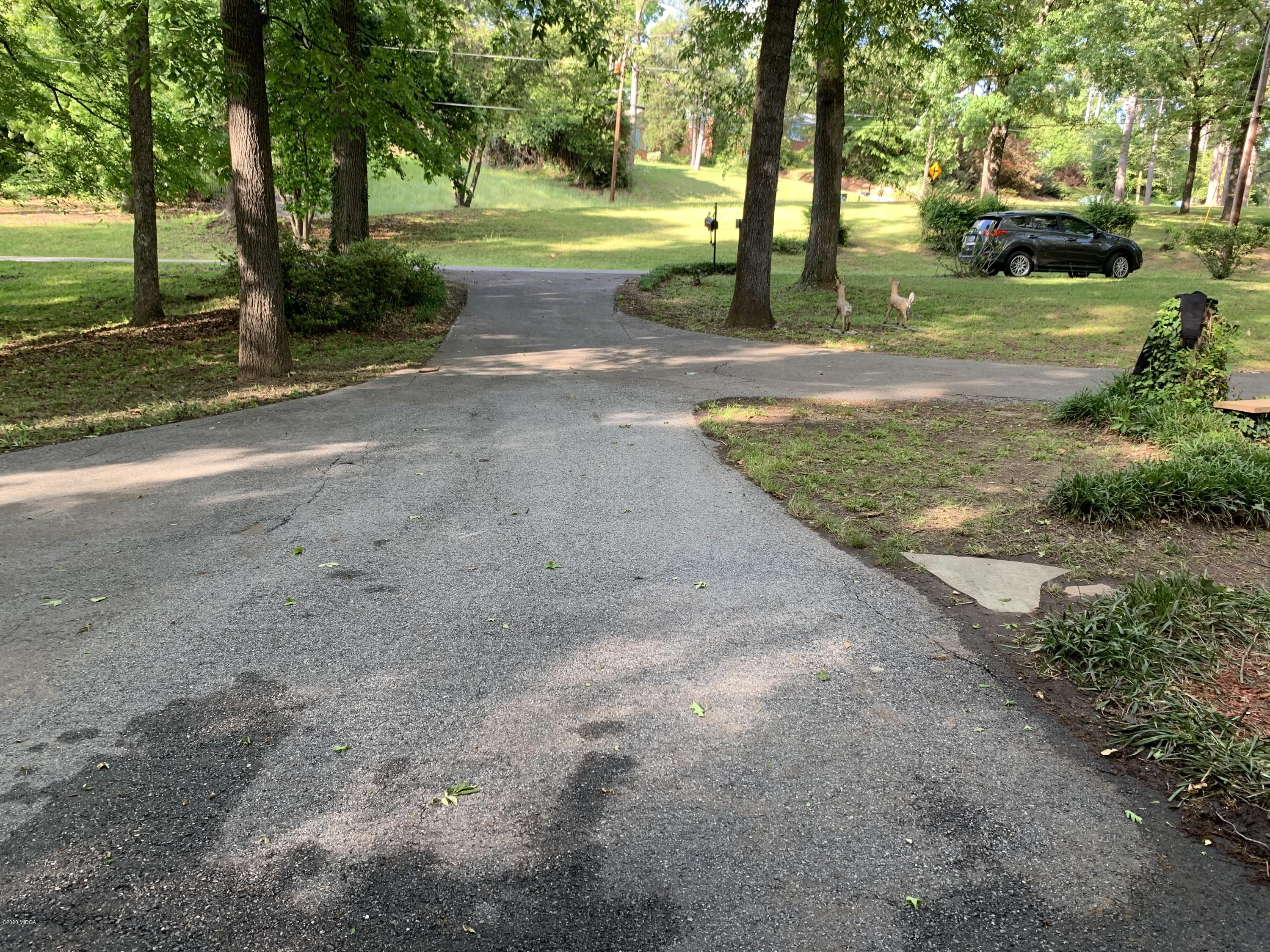 1330 Briarcliff Road Macon, GA 31211 - Photo 14 of 47 Briarcliff circle driveway