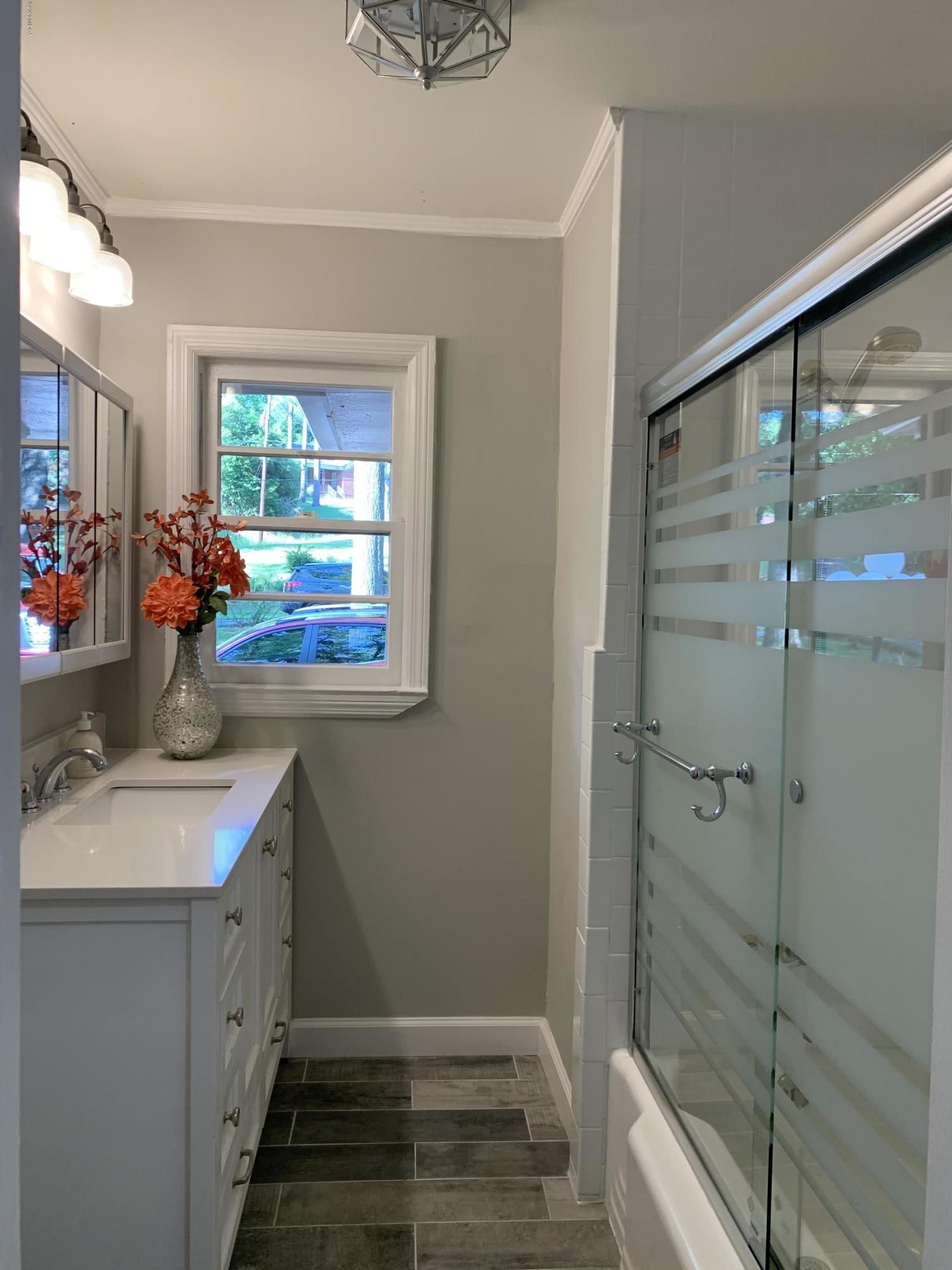 1330 Briarcliff Road Macon, GA 31211 - Photo 4 of 47 Briarcliff guest bathroom 1